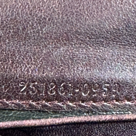 Gucci GG Logo Heart Long Wallet with COA - Picture 6 of 16